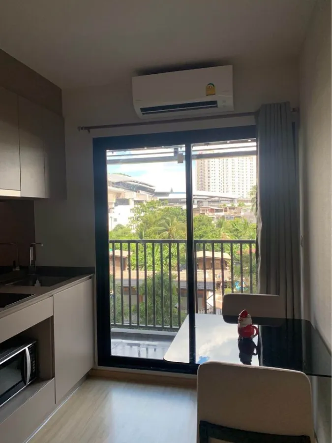 For rent: The Privacy Tha Phra Interchange, bright and comfortable room, with many amenities. Hurry and book now.