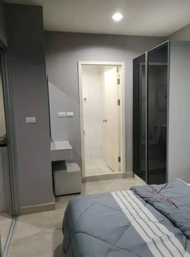 Sale with tenants, Condo Aspire Ngamwongwan, beautifully decorated room, wallpapered in the whole room, great view, book now, don't wait.