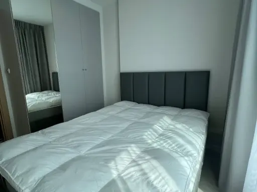 For rent: The Base Rama 9–Ramkhamhaeng. Ready to move in, high floor, fully furnished, spacious room. Book now!+++ images