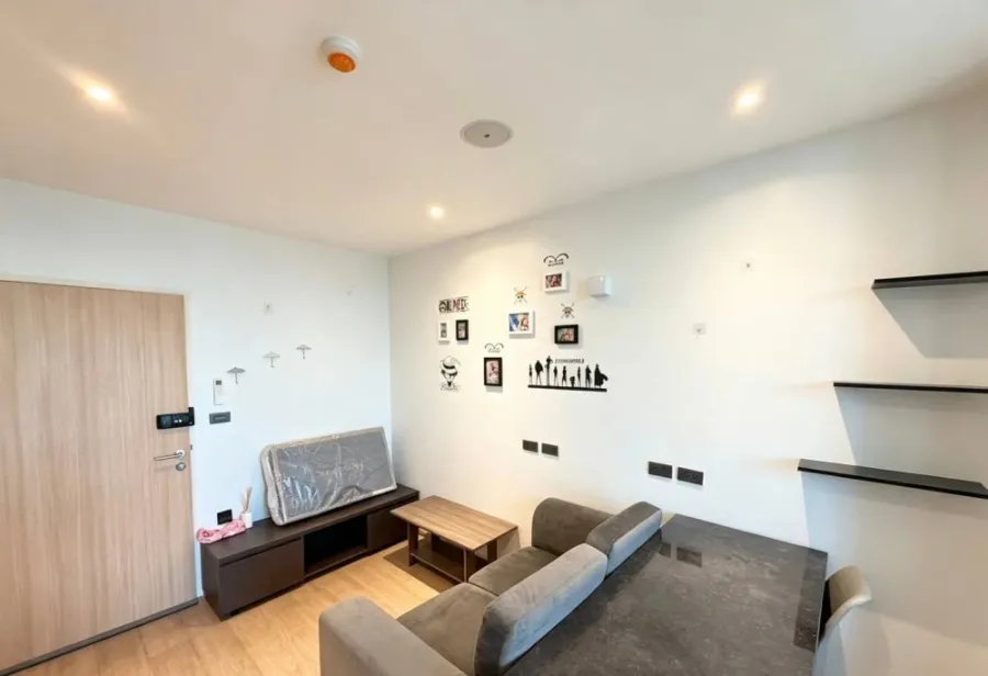 For sale or rent: The Matt 1 Sathorn - Tha Phra condo, corner unit, quiet and private. Book now! Don't miss this opportunity.