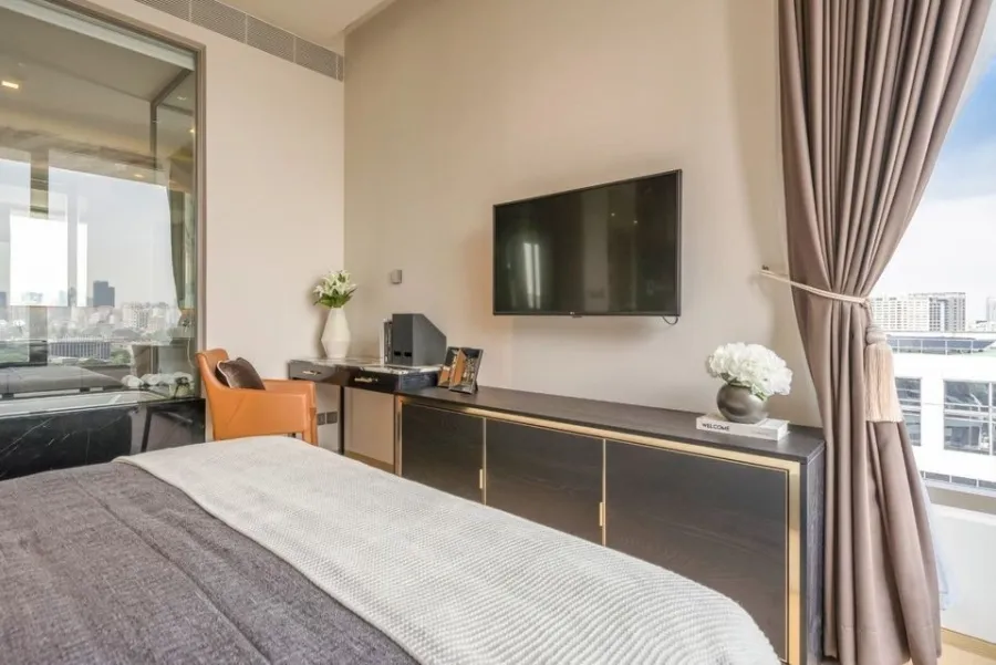 Condo for sale, rent Saladaeng One, corner room with privacy, 12th floor, panoramic Lumpini view, book now