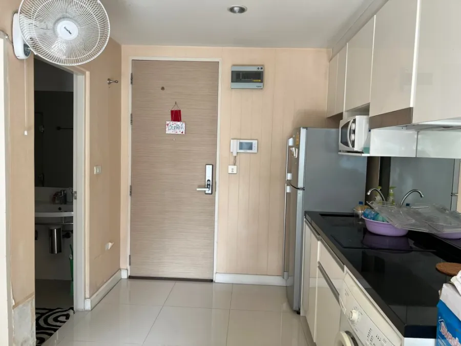 For rent!! Metro Sky Ratchada Condo, built-in furniture, complete electrical appliances You can carry your bags in and book now!!