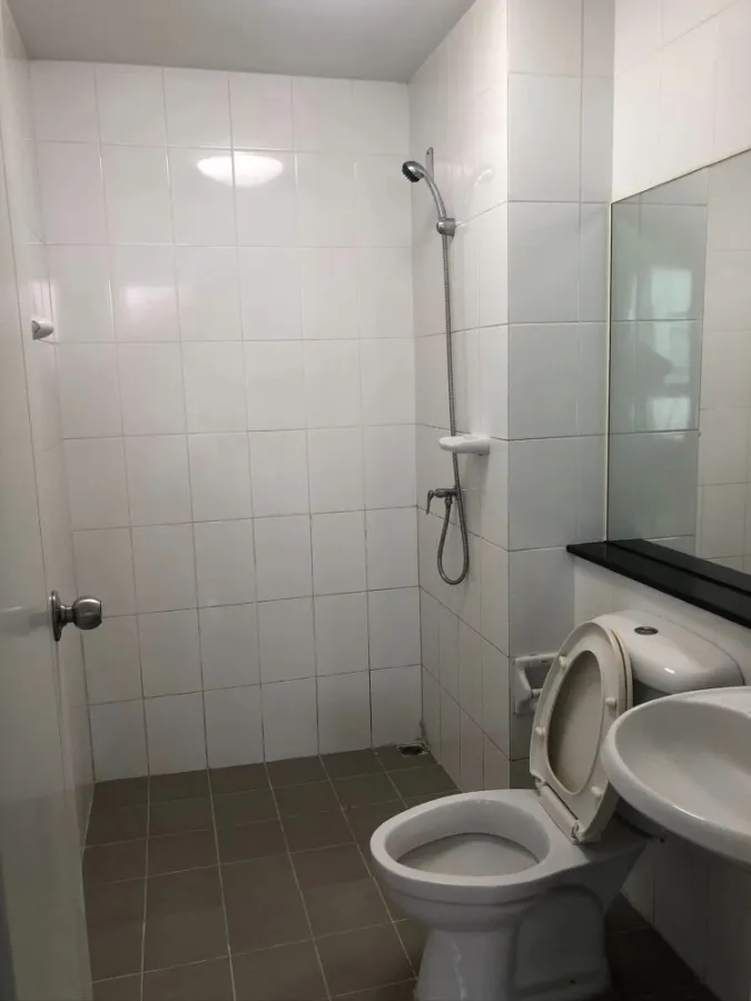 For sale: Plum Condo, Phahonyothin 89, Phase 5, Building D, 7th floor, nice room, good price, if you don't reserve, you're missing out.