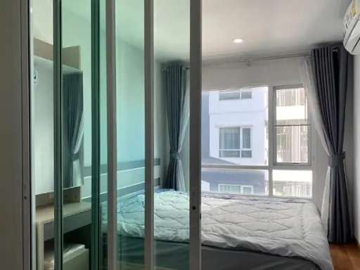 Urgent sale, Condo Regent Home Sukhumvit 81, corner room, east side, cool breeze, complete set of furniture, reserve now.