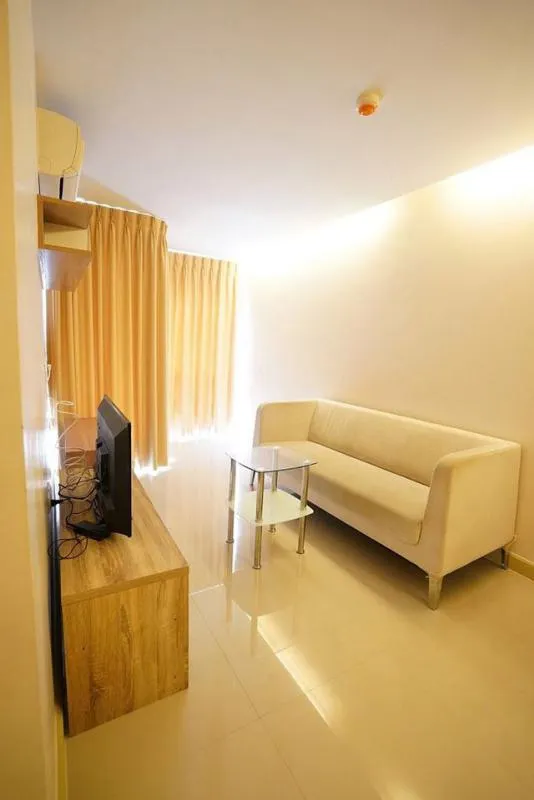 Spacious room, nice to sleep Ready to use, near the mall, near MRT, rent at Emerald Residence Ratchada