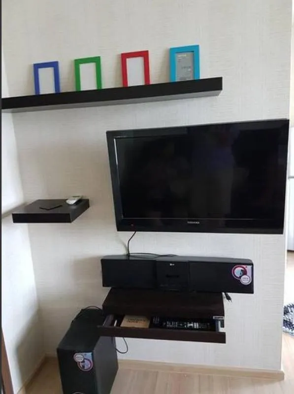 Urgent sale The BASE Chaengwattana. Beautiful room, fully furnished, good sofa. Sit and watch netflix. Chilling. Urgent.
