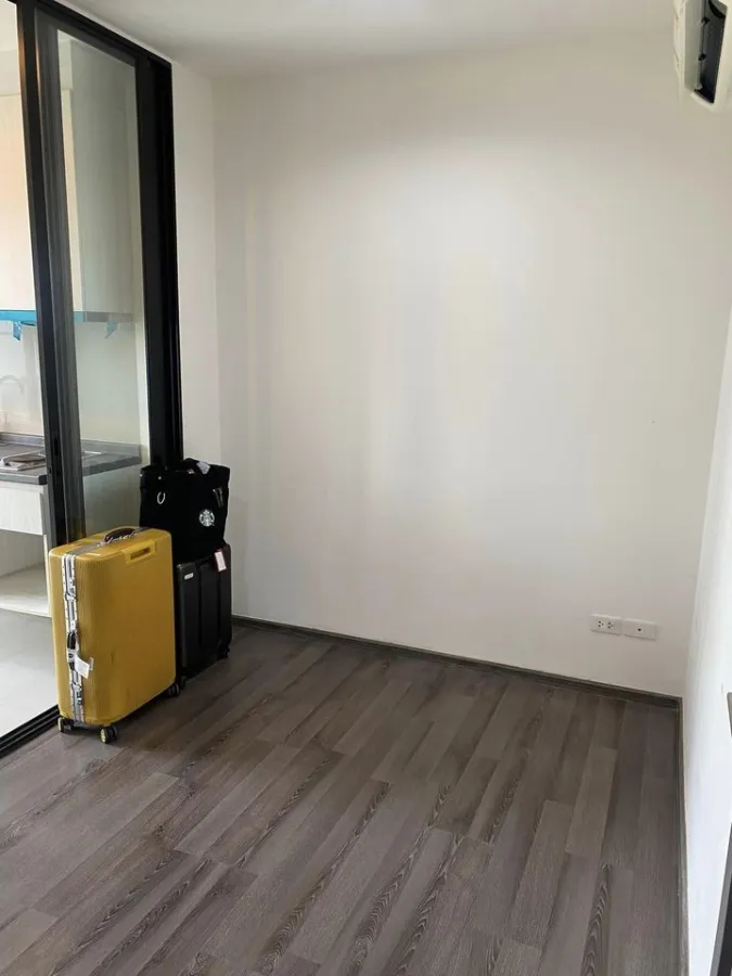 Condo for sale, The Base Park West, 26th floor, empty room, separated into sections, best location, hurry to book now.