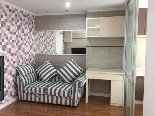 Rent Lumpini Place Ratchayothin, Condo next to BTS, 1 bedroom, Elephant Tower view, complete facilities, ready to move in.
