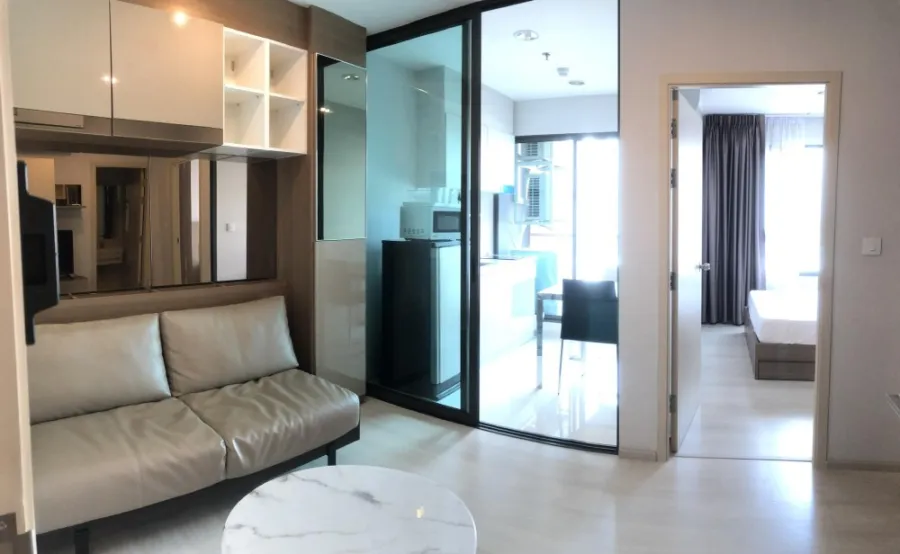 For sale, Life Pinklao. The room is beautifully decorated and stylish, very livable, with good built-ins. Don't delay, move in now!!