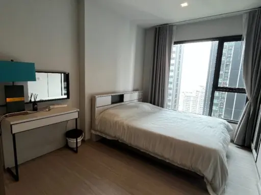 For rent, Life Asoke Rama 9, room ready to move in, 33rd floor, high view, separate kitchen, must book now.