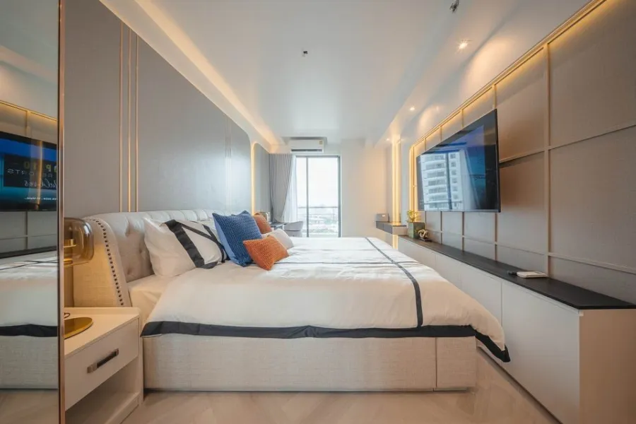 For rent, Supalai Casa Riva Vista 2, large size room, very spacious, very beautifully decorated, lots of built-ins, very worth booking.