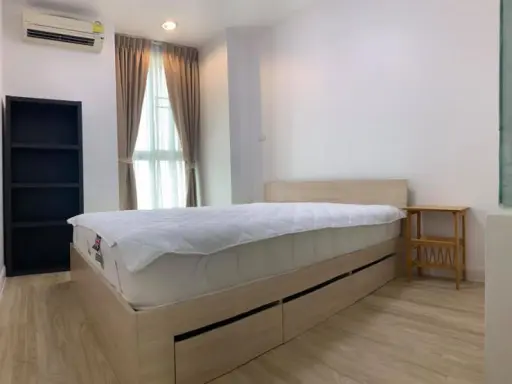 Don't miss it. Just painted a brand new renovation. Bring your luggage and move in. Condo for rent at Ideo Ladprao Soi 5. images