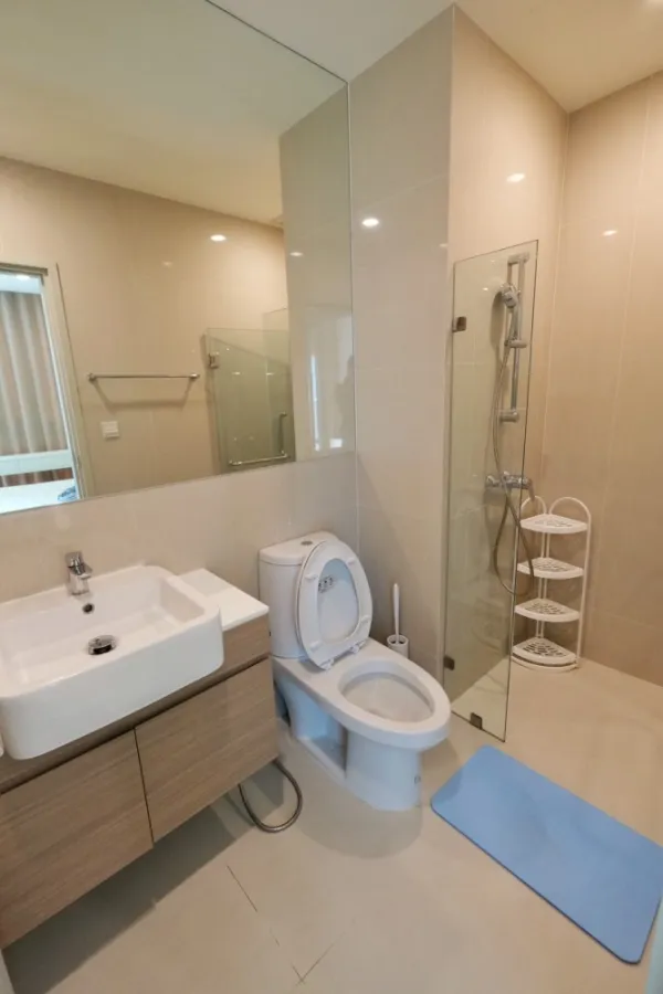 For rent urgently!! Noble Revolve Ratchada Condo, good location, ready to move in right away, don't miss it!!