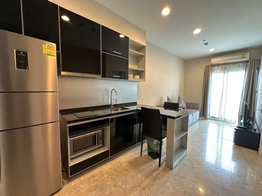 For rent: The Crest Sukhumvit 34, 10th floor, beautiful room with full furniture, quality neighbors, hurry up and grab it!
