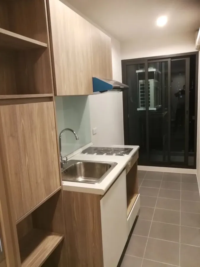 For rent: The Exclusive Hideaway Sukhumvit 71. Large room! 56 sq.m. Fully furnished with appliances. Ready to move in.