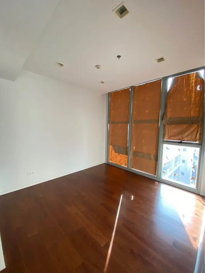 Urgent sale, Condo Hyde Sukhumvit 11, spacious room. Lots of usable space Come be the owner here.