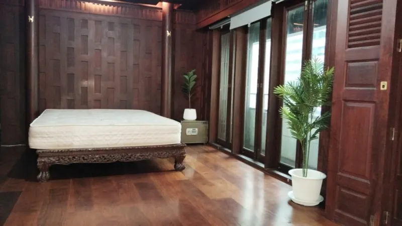 ให้เช่า คอนโด เดอะ รอยัล เพลส 2 ตกแต่งสไตส์บ้านเรือนไทย พื้นที่ใช้สอยเยอะ เหมาะสำหรับการพักผ่อน