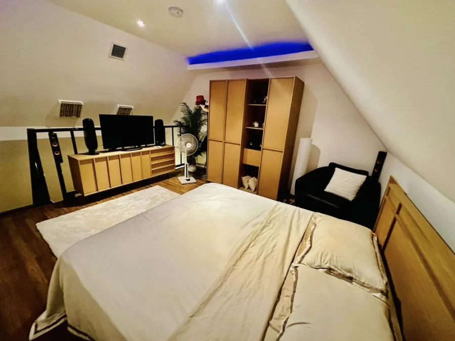 For rent: Nova Mirage, very spacious room. Big screen TV, watch movies to your heart's content The leather sofa is comfortable and not hot. Hurry and