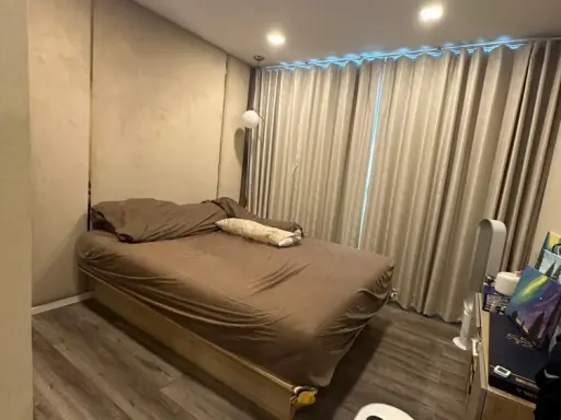 ขาย Atmoz รัชดา-ห้วยขวาง ห้องนอน และ ระเบียงหันไปทางทิศเหนือ วิวสระว่ายน้ำ เป็นห้องตกแต่งพร้อมอยู่สวยงาม จองเลย