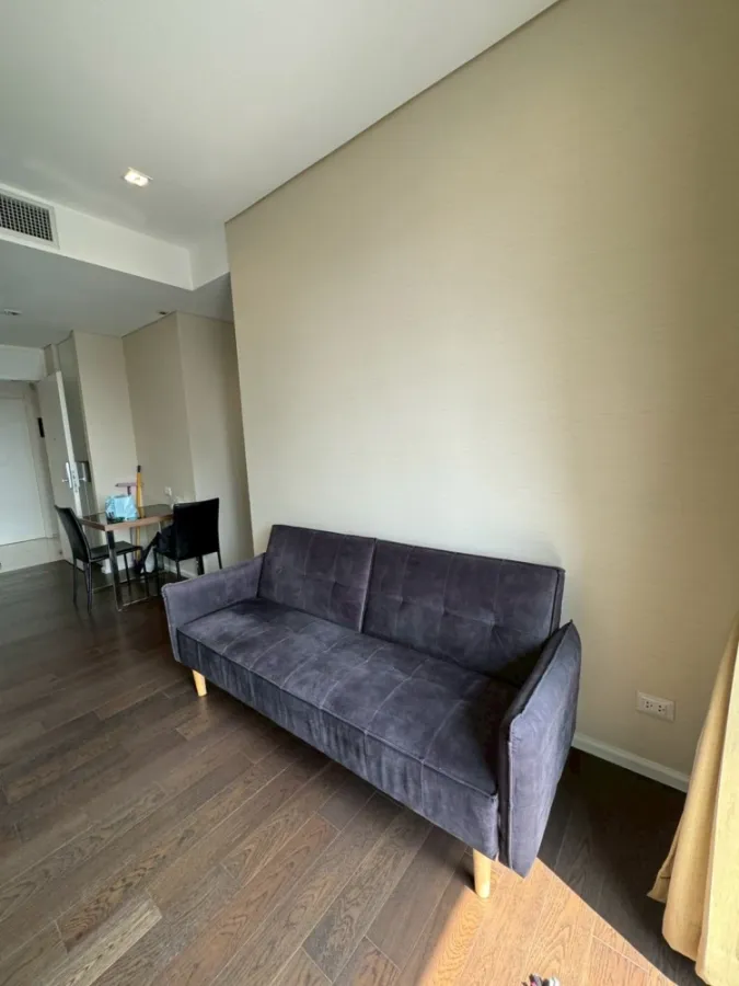 Spacious and comfortable rooms for rent at The Saint Residences. High floor. Book now! Don't miss out!