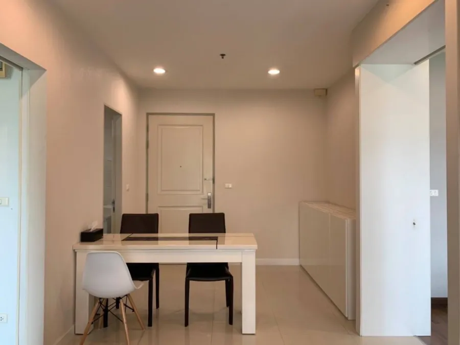 Condo for rent, Q House Sathorn, very beautiful room, comes with full facilities Ready to go. Don't miss it.