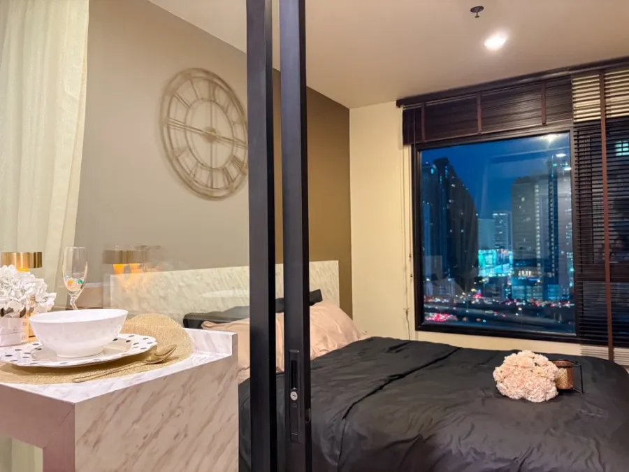 Condo for rent Life Asoke, pool view, good location, furniture, ready to move in, book now!!