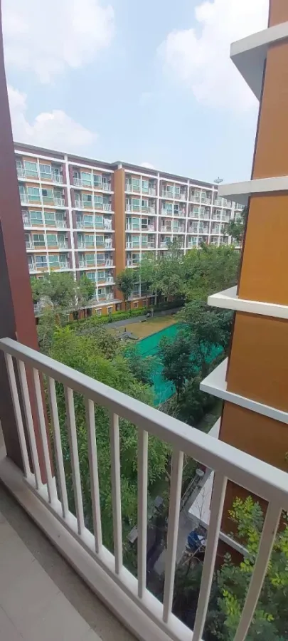 For sale or rent: WE CONDO, studio room, 5th floor, pool view, quiet, fully furnished. Book now!