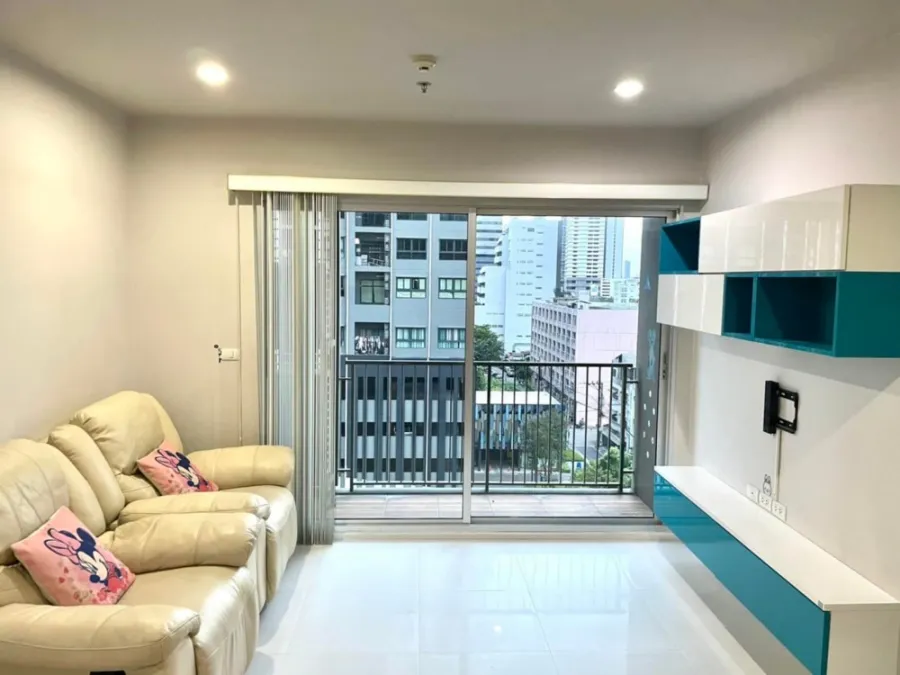 Hive Taksin for sale, corner room, 9th floor, wide balcony, fully furnished. You can reserve in advance. Don't miss it.