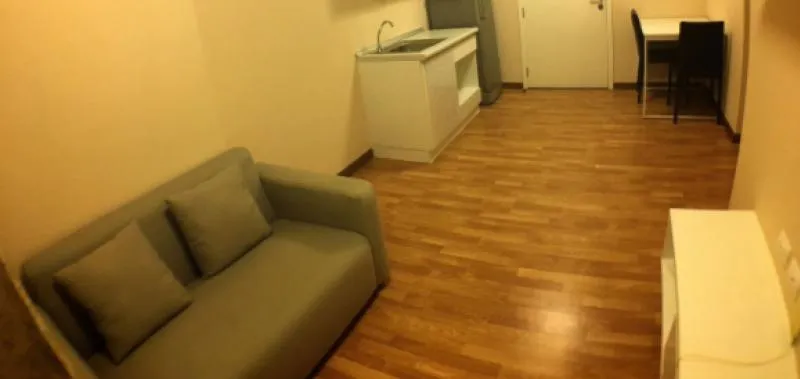 SALE The Trust Condo Ngamwongwan, spacious living area Free furniture + electrical appliances decorated with
