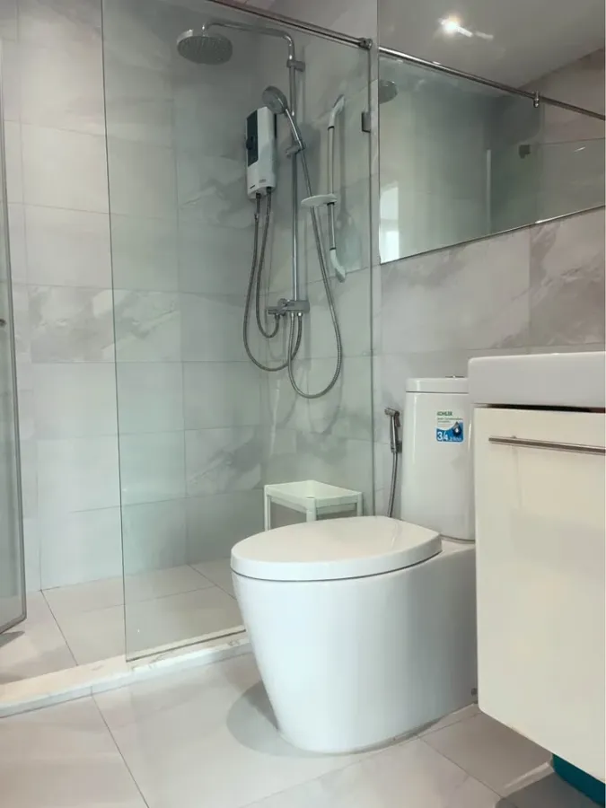 For rent: RHYTHM Ekkamai, 29th floor, fully furnished unit. Very comfortable and ready to move in. Book now! Don't miss out! Act fast!