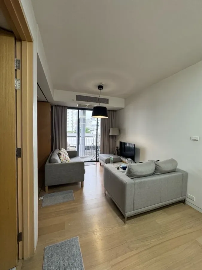For sale: Siamese Gioia Sukhumvit 31, 1 bedroom, 1 bathroom, plenty of usable space, fully furnished. Don't miss out on this great deal!
