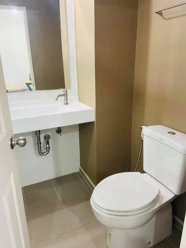 For rent ยู ดีไลท์ แอท ตลาดพลู สเตชั่น ห้องใหม่ ไม่เคยปล่อยเช่าจ้า ราคาดีมาก แถมวิวสระปังๆ จองด่วนๆ