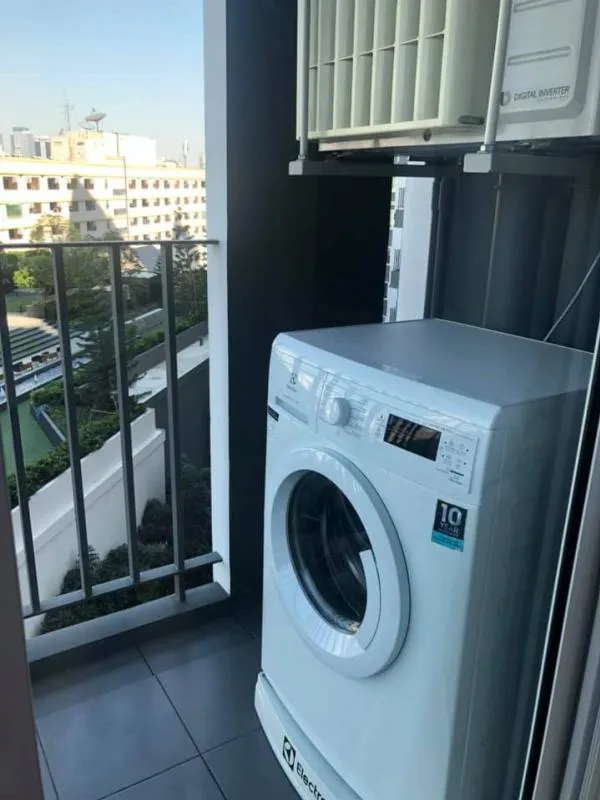 Condo for sale Chapter one Eco Ratchada Huai Khwang, corner room, 1 bedroom, fully furnished, ready to move in, great view, urgent