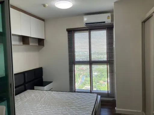 For rent: A Space Me Bangna. Partitioned rooms with built-in furniture throughout. Don't miss this opportunity!