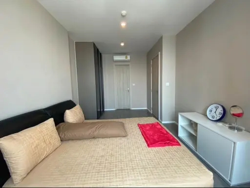 Sell 333 Riverside, high floor, beautiful view, large sofa, comfortable to sit on Hurry up to reserve before you miss it.