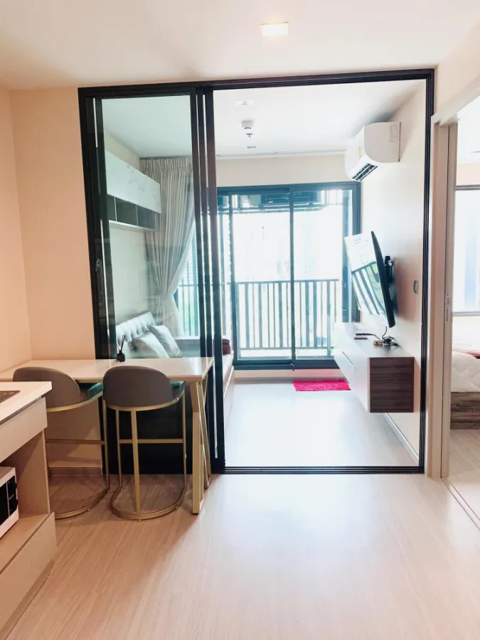 for sale or rent Life Ladprao, 16th floor, get a great view of the city. White tone room, comfortable, comfortable price. If interested, reserve now.