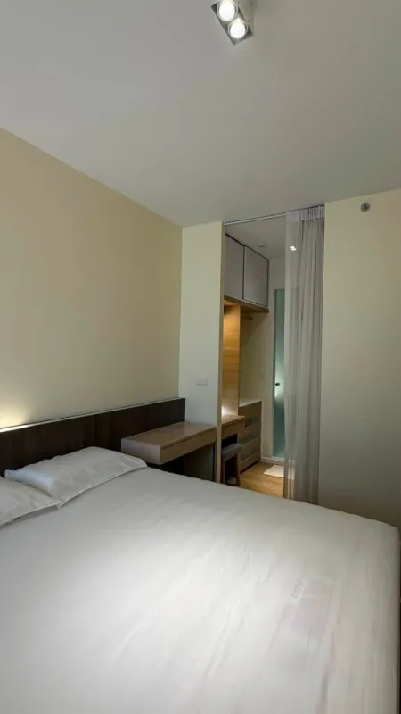 ขาย ให้เช่า Triple Y Residence 2 ห้องนอน พื้นที่ใช้สอยเยอะ ตกแต่งครบครัน ดีแบบนี้จะรออะไร