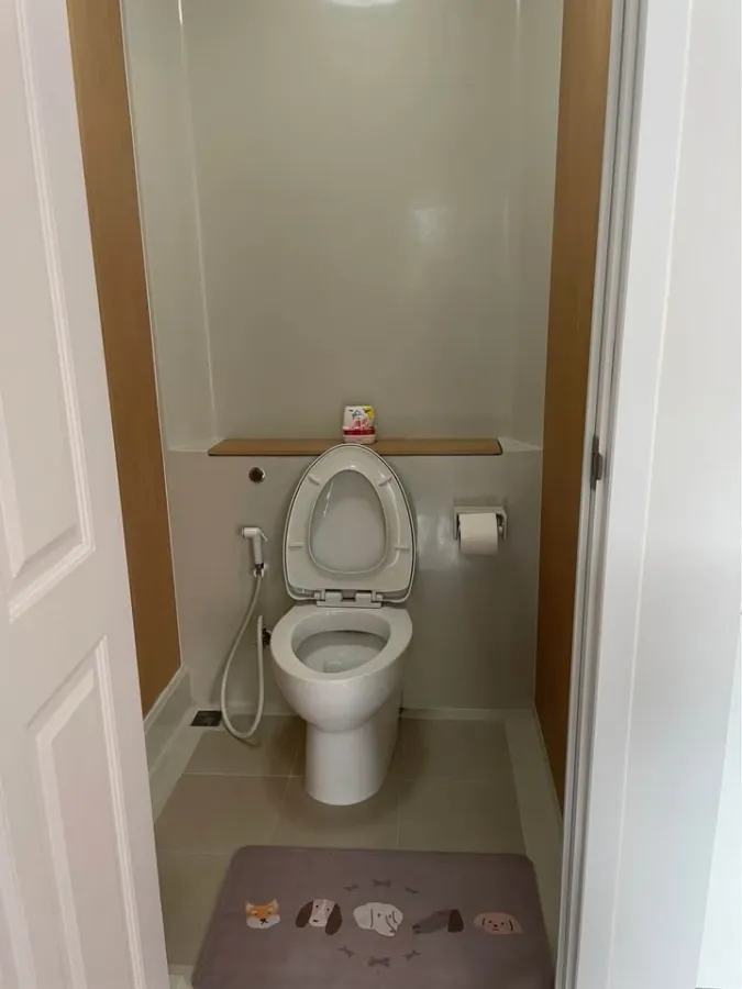 For rent: The Trust Condo, Amata-Chonburi, Building C, 5th floor, corner room, just bring your bag and move in. Hurry and reserve now!