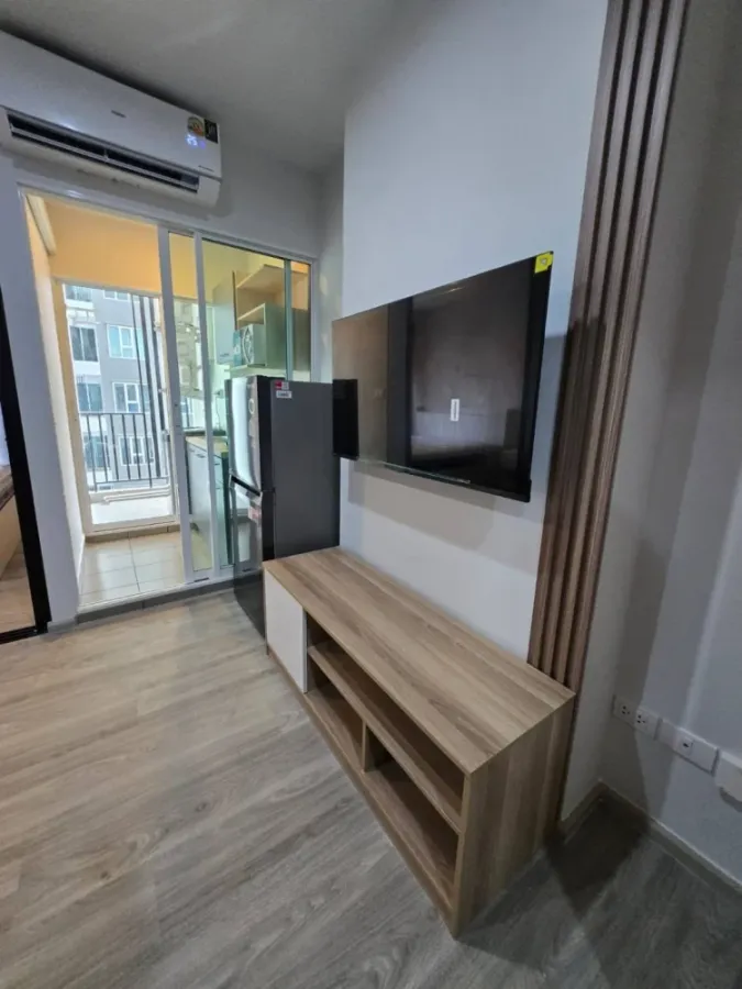 Condo for rent at Regent Home Bangna. The unit is partitioned into separate, well-defined zones. Amazing price! Book now, don't miss this opportunity!