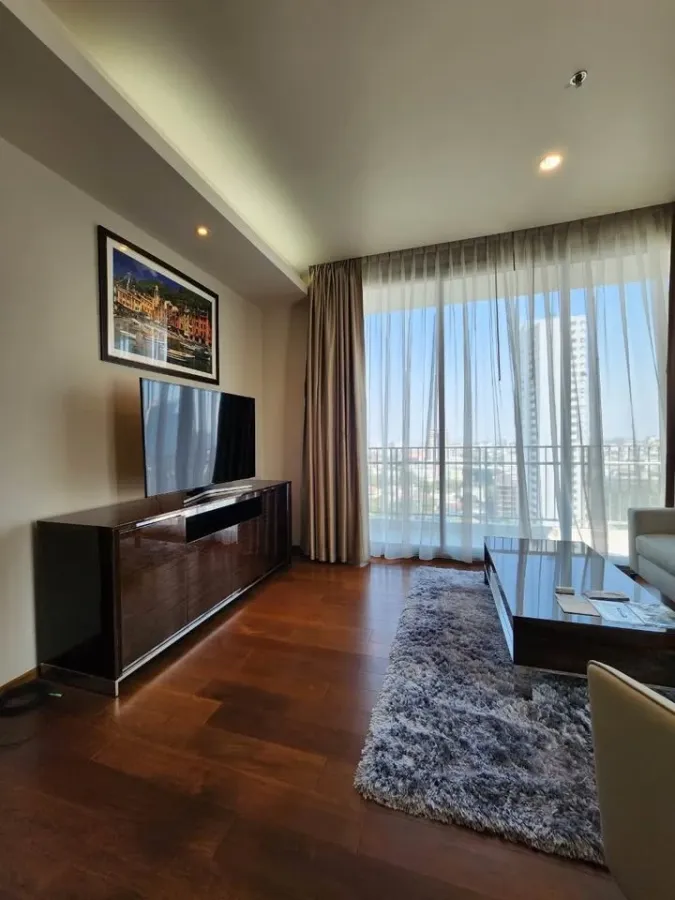 For rent: Quattro by Sansiri, spacious room, comfortable, corner position, 180 degree view, 2 balconies, hurry and book now!