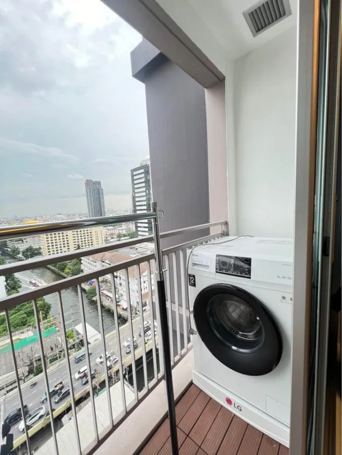 For rent, Thru Thonglor, room decorated simply, minimal style, extremely livable. Don't miss it, book now.