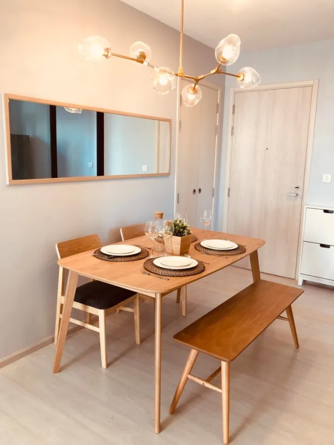 For rent Life Asoke, 15th floor, corner room, south, Asoke view, clear view, beautiful room, very livable, book now, don't wait.