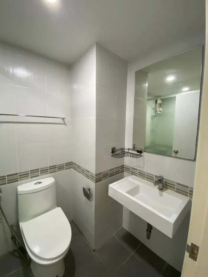 Condo for rent at Lumpini Place Bangna Km.3. Ready to move in, fully furnished with appliances. Affordable price. Book now, don't miss out!