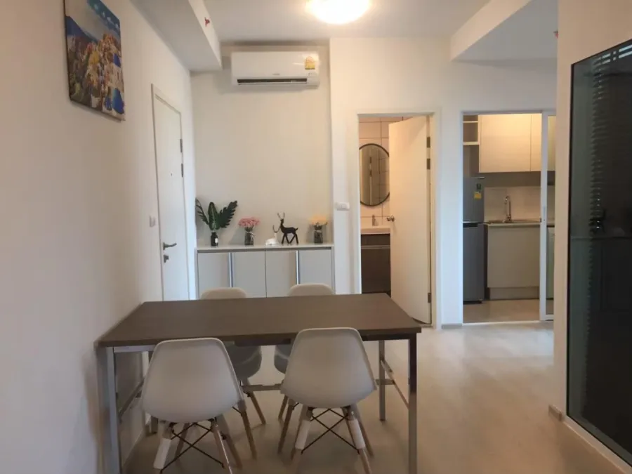 For sale: Chapter One Eco Ratchada-Huai Khwang, good view, good breeze, corner room, free electrical appliances, furniture, very good value
