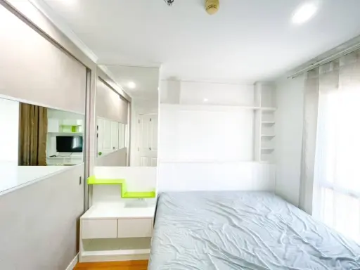 For sale or rent: Lumpini Park Riverside - Rama 3. Corner unit offering privacy, high-quality built-in furniture, and beautiful view. Book now!