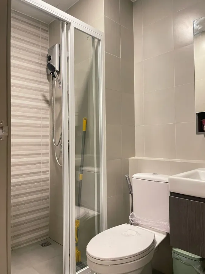 ให้เช่าห้อง Aspire Sukhumvit-Rama4 ห้อง Studio Style Minimal Muji วิวสระว่ายน้ำวิวเมือง บรรยากาศดีมาก จองเลย