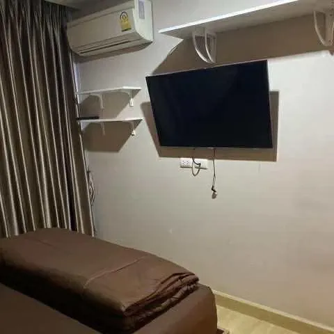 Emerald Residence Ratchada for sale, corner unit, very private, wallpapered throughout, built-in, complete with appliances, ready to move in.