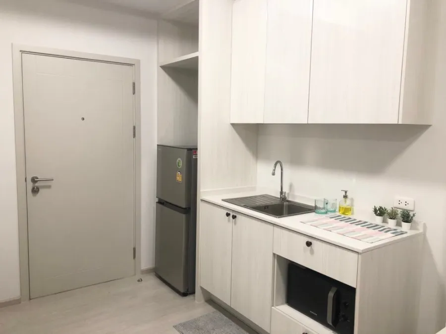 FOR RENT Chapter One Shine Bangpo ห้องแต่งสไตล์มินิมอล สีขาวสบายตา วิวโล่ง สนใจ จองก่อนได้ก่อนเลยน้า