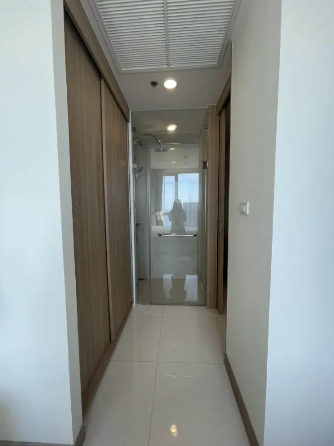 For rent, The Riviera Wongamat Beach (North Pattaya), very beautiful sea view. You can lie down and enjoy the view. Book now.
