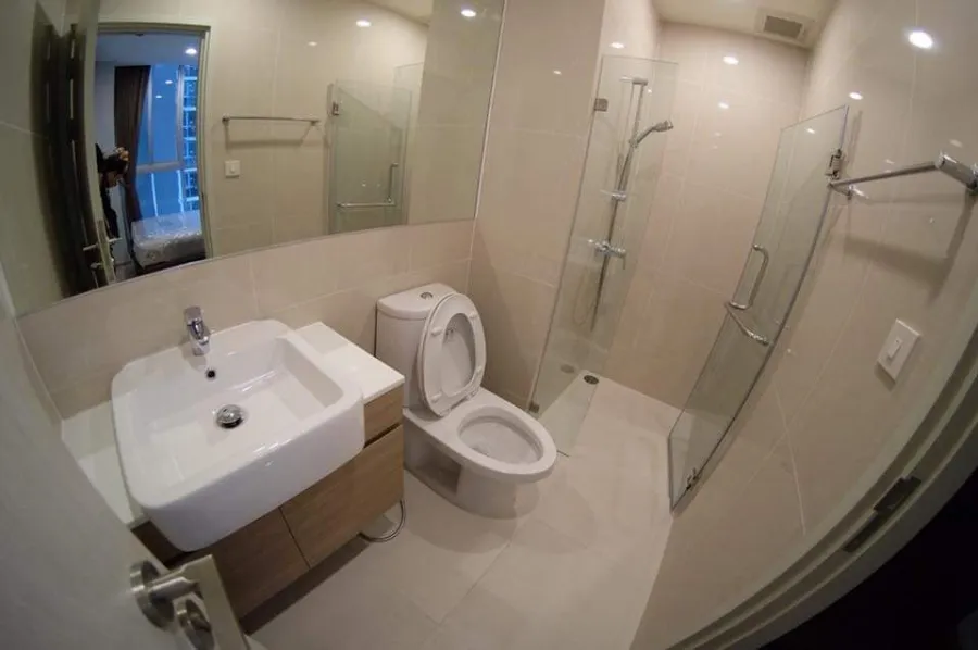 For rent urgently!! Condo Noble Revolve Ratchada, room number 38/170, fully furnished Affordable price, don't miss it!!